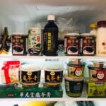 在雪櫃準備測試用的一堆龜苓膏