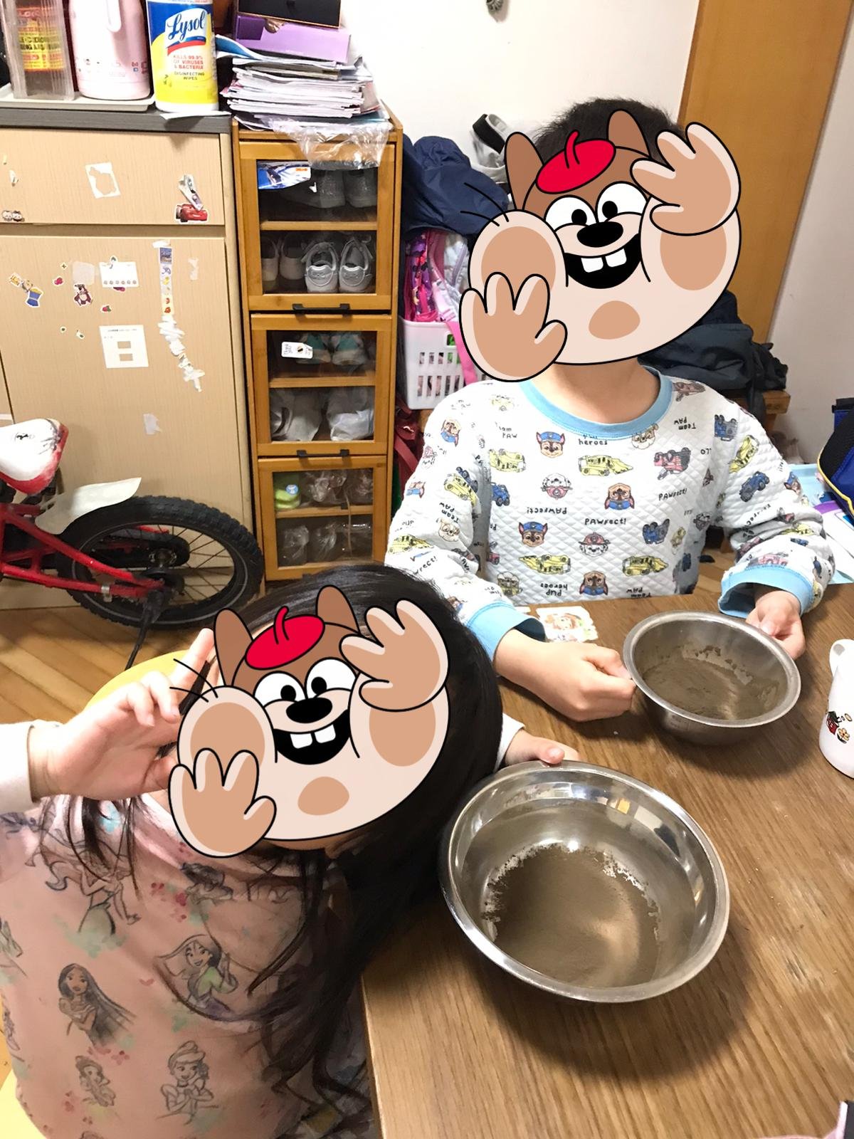 6歲哥哥跟4歲妹妹的龜苓膏 DIY