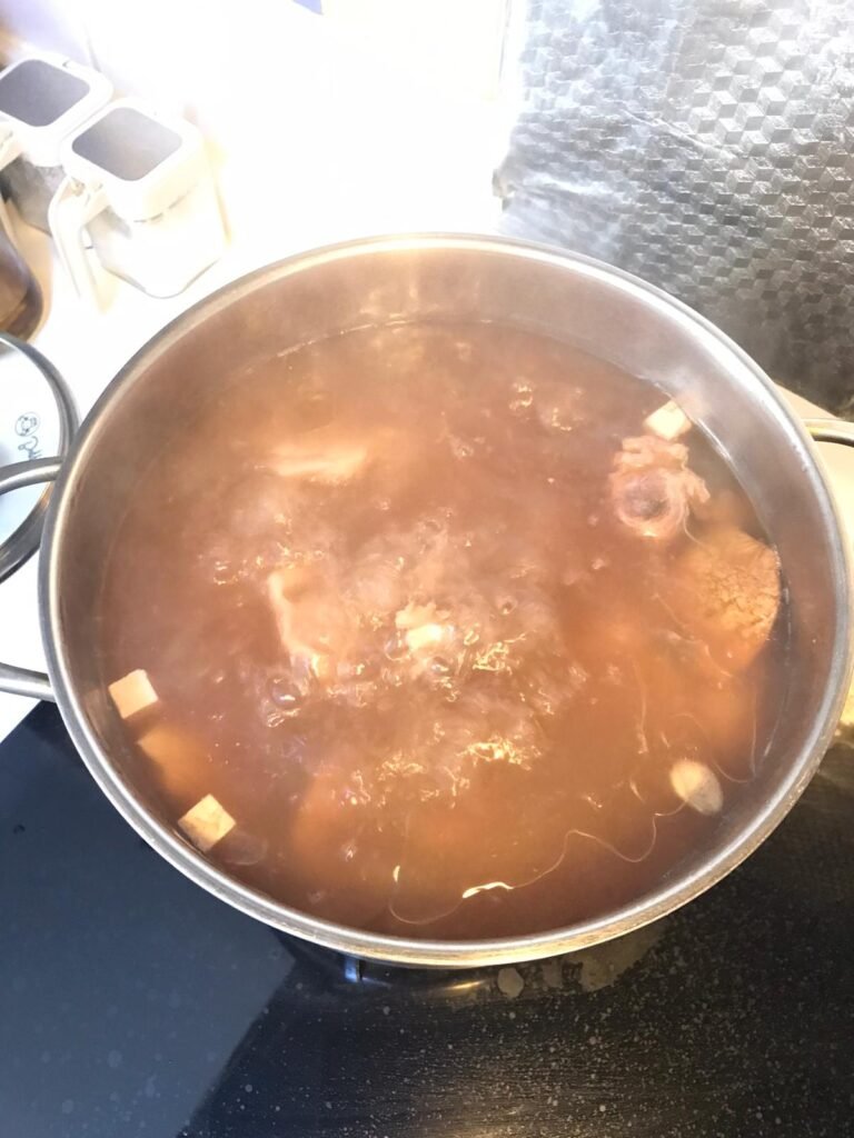 翻滾中的鮮味版龜板土茯苓湯